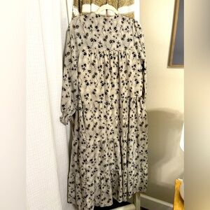 Beautiful flowered tan/ gray dress. Size medium